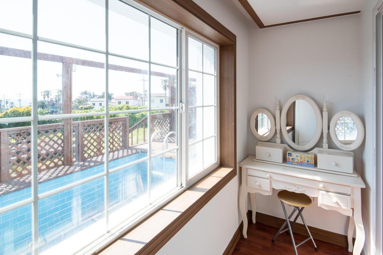 White Dream Pension Jeju Exteriör bild