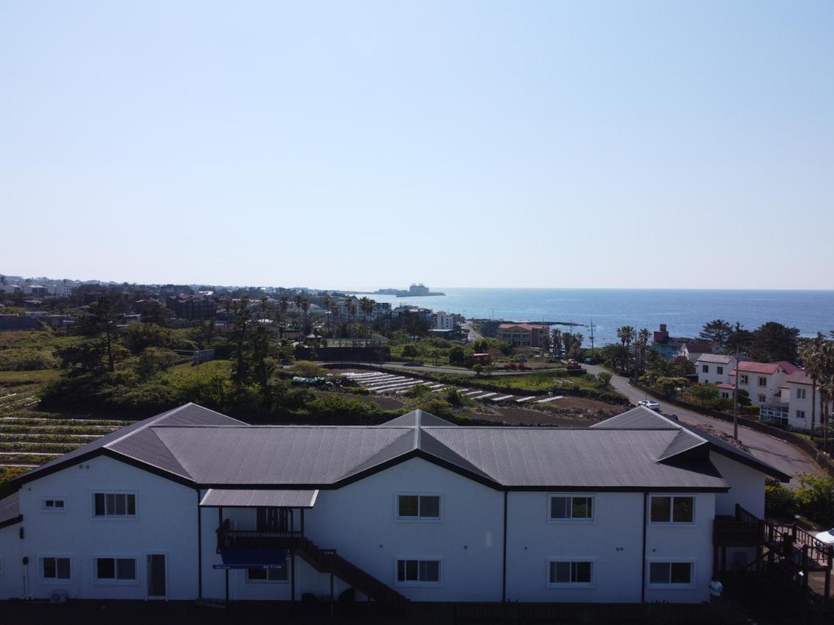 White Dream Pension Jeju Exteriör bild