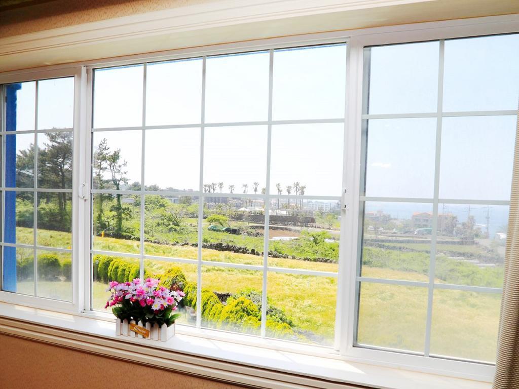 White Dream Pension Jeju Exteriör bild