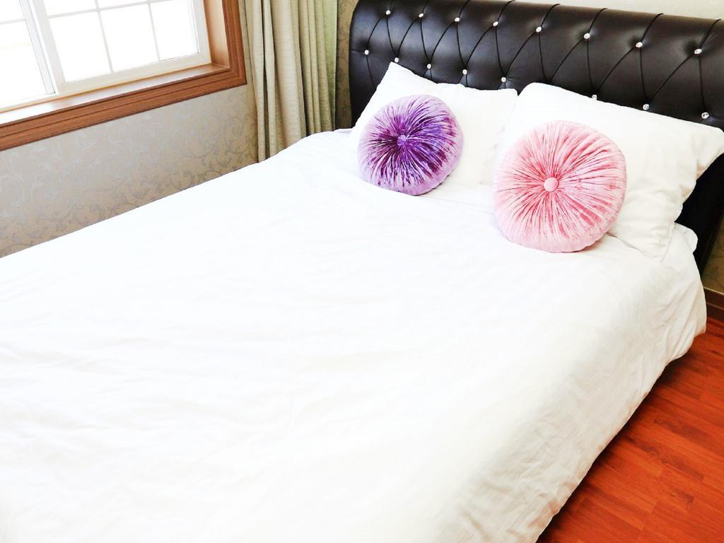 White Dream Pension Jeju Exteriör bild