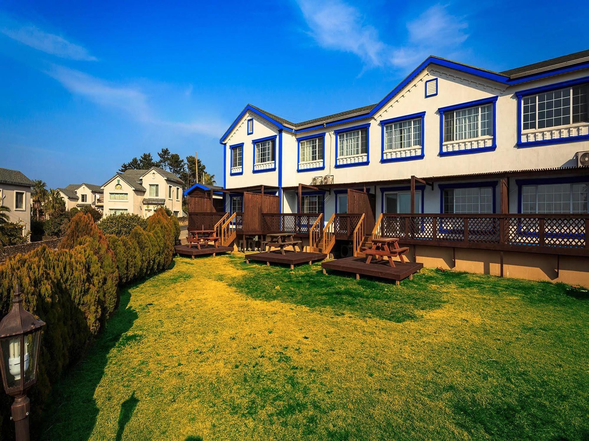 White Dream Pension Jeju Exteriör bild