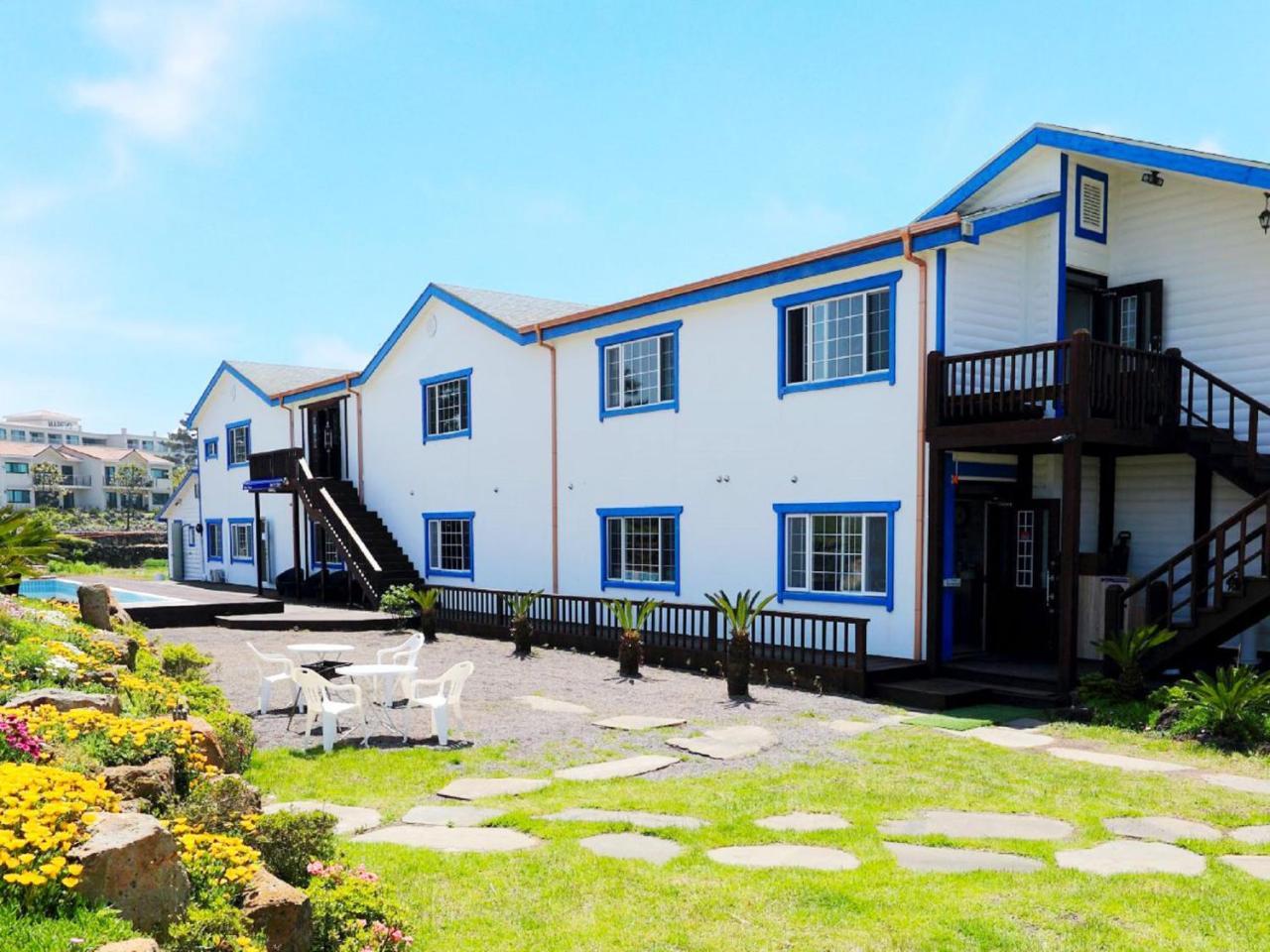 White Dream Pension Jeju Exteriör bild